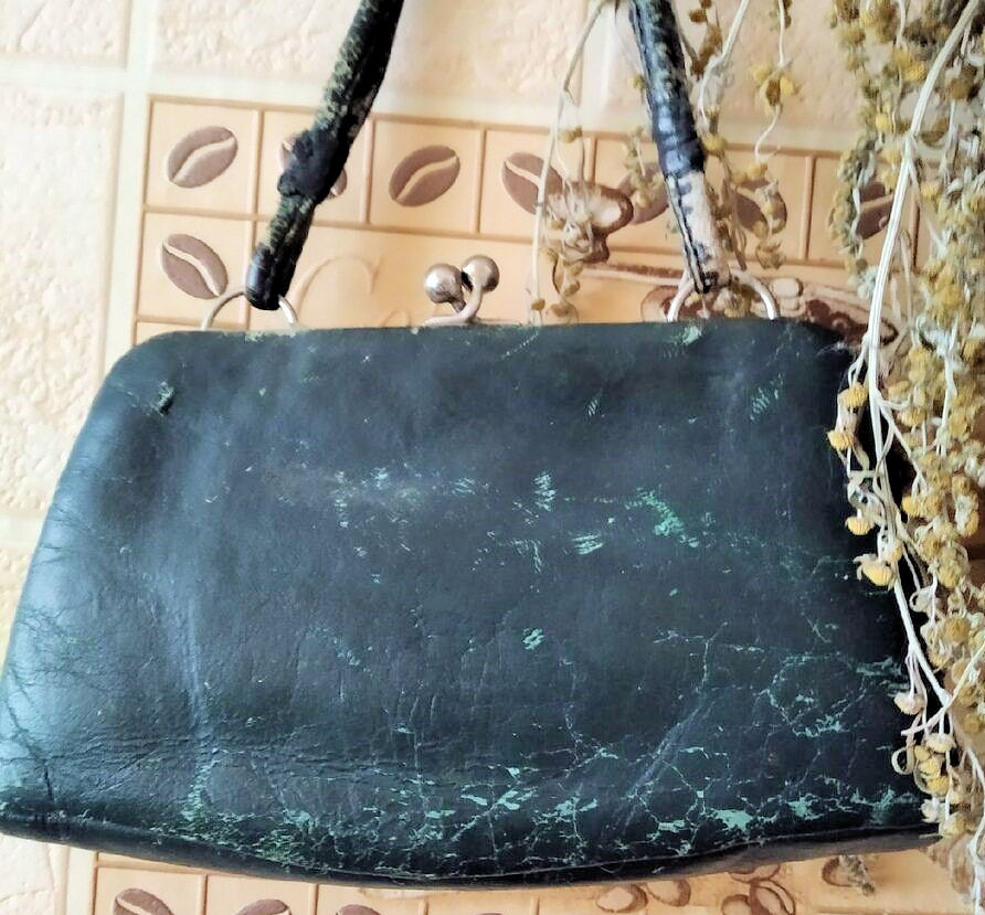 маленькая черная женская кожаная сумка